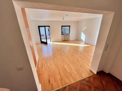 Helles 1-Zimmer-Apartment mit Balkon, Stellplatz & Einbauküche in ruhiger Lage von Flörsheim-Wicker