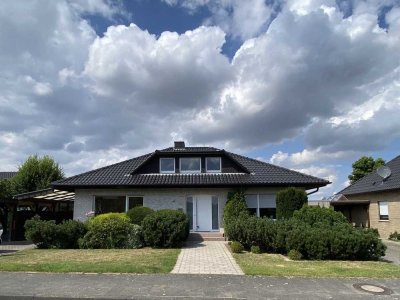 Großzügige 5-Zimmer Immobilie, idyllische Sicht,  9m Carport + 9m Garage