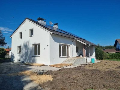 GESCHMACKVOLL RENOVIERTES ZWEIFAMILIENHAUS IN SCHÖNER LAGE