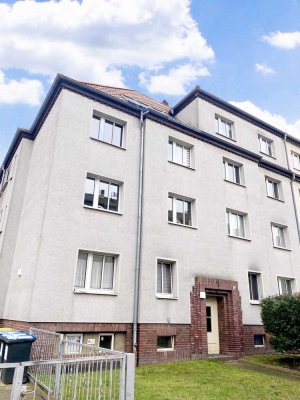 Gepflegtes 12-Parteien Mehrfamilienhaus in ruhiger Lage mit einer leerstehenden Wohnung (Sanierung)