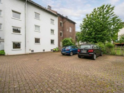 Helle Wohnung mit Balkon, Stellplatz und intern erschlossenem Souterrainbereich