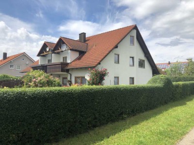 Gepflegte 4-Zimmer-Maisonette-Wohnung mit Balkon, Klimaanlage und Einbauküche