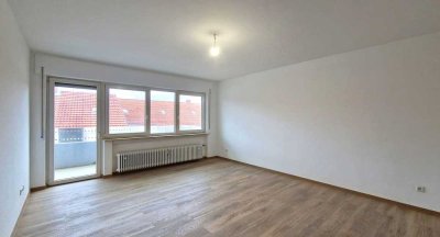 Renovierte 2-Zimmer-Wohnung mit Balkon in zentraler Lage am Floßhafen
