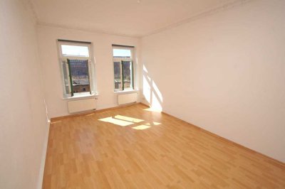 Bezugsfrei - große 2-Zimmerwohnung mit Balkon, Aufzug im beliebten Reudnitz