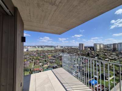Optimal aufgeteilte Familienwohnung mit großer überdachter Freifläche und schönem Ausblick