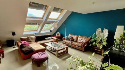 Lichtdurchflutete Maisonette-Wohnung mit Dachloggia und hochwertig durchdachter Ausstattung