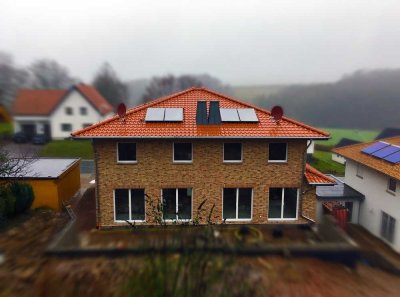 Luxuriöse DHH mit absolut hochwertiger Ausstattung und hübschem kleinen Garten in Lemgo Lüerdissen.