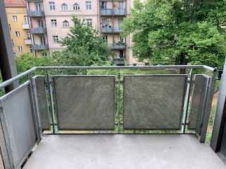 Moderne 3 Zimmer Wohnung mit Balkon und Badewanne mit Blick ins Grüne