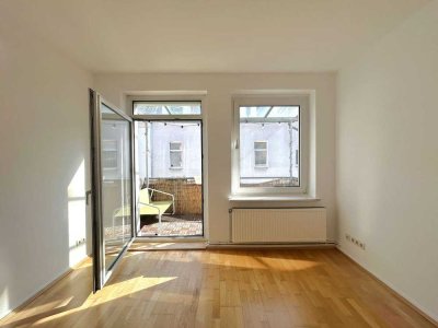 Helle 3 Zimmerwohnung mit Einbauküche und Balkon | Südstadt!