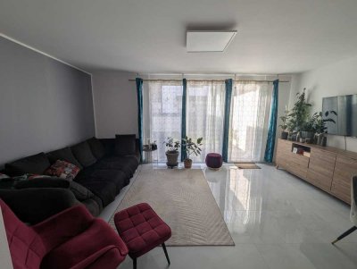Pioneer Park, Modernes, voll möbliertes Reihenmittelhaus mit Garten und Stellplatz zu vermieten