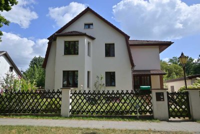 Geräumiges Mehrfamilienhaus mit 2 Wohnungen á 140 m² in grüner Umgebung und Ausbaureserve im Dach