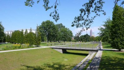 Modernes wohnen mit 4Zi., EBK, 2 Bäder, Balkon, TG und viel Grün herum im Rebstock Park Viertel.