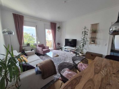 Schöne helle und zentrale Altbauwohnung