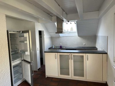 Charmante 3,5 Zimmer-Maisonnette Whg. mit gr- Dachterrasse