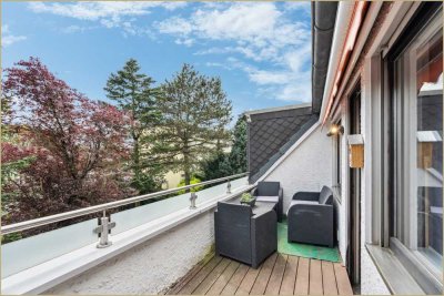 Charmante Dachgeschosswohnung mit großzügiger Loggia, Garage & Stellplatz – ideal für Singles oder P