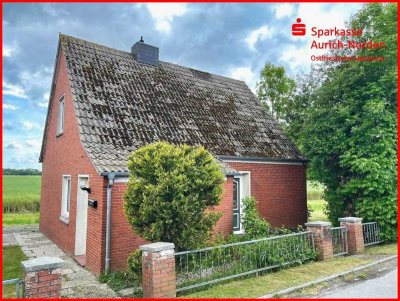 Einfamilienhaus in ruhiger Wohnlage mit Blick über Wiesen und Felder in der Krummhörn-Grimersum
