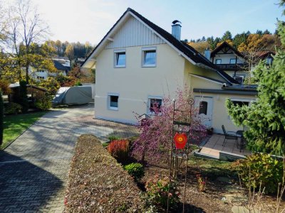 Einfamilienhaus mit Einliegerwohnung in absolut ruhiger und bevorzugter Stadtrandlage von Deggendorf