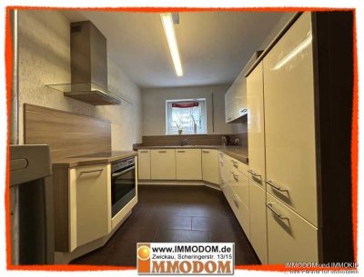 Haus mit EINBAUKÜCHE, Terrasse, BALKON und Garage in Werdau-Steinpleis zu vermieten!