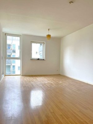 Perfekter Schnitt, nahe am Wasser: Helle 2-Zimmer Wohnung im Köpenicker  Spreebogen.