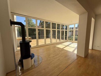 Mitten im Zentrum: 5-Zimmer-Wohnung mit eigener Hochterrasse