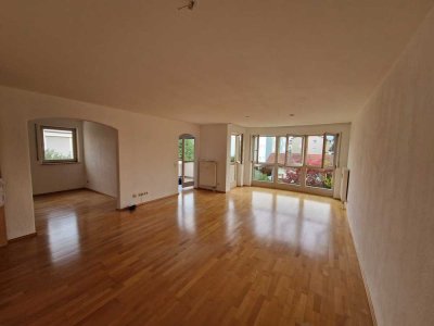 Wunderschöne lichtdurchflutete 2,5-Zimmer-Wohnung mit EBK und Balkon in Kolbermoor