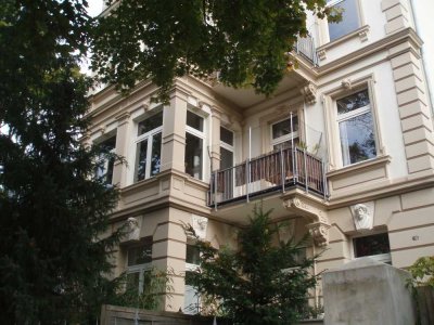 Sehr gepflegte, individuelle, stilvolle Nichtraucherwohnung    mit Küche im denkmalgeschütztem Hau