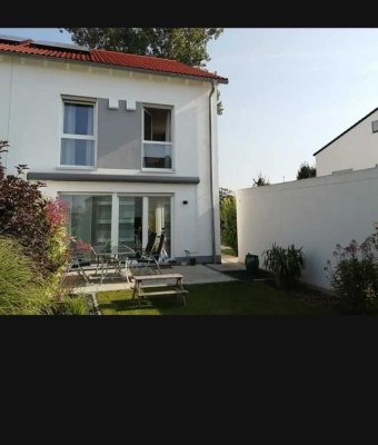Geräumiges, günstiges 5-Zimmer-Reihenendhaus mit geh. Innenausstattung und EBK in Ingolstadt Süd