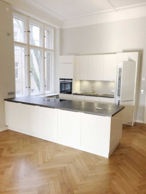 befristet auf 3 Jahre: Schöne Altbau-WE, 3 Zi.+ Wohnküche !!! Parkett, EBK, Balkon, Bad, Gäste-WC