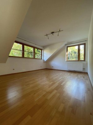Lichtdurchflutete Eigentumswohnung mit ost/süd-seitigem Balkon