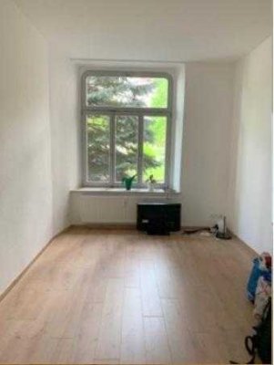 Ab Februar 2026: Geräumige 3-Zimmer-Wohnung mit schöner Terrasse, Parkettboden und Kamin