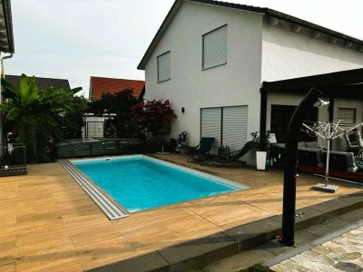 Elegantes Einfamilienhaus mit Pool in ruhiger Lage am Ortsrand von Kürzell.
