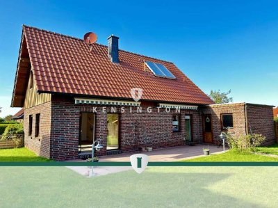 Nordseenahes Einfamilienhaus mit Kamin, großer Garage und gepflegtem Garten in Hooksiel