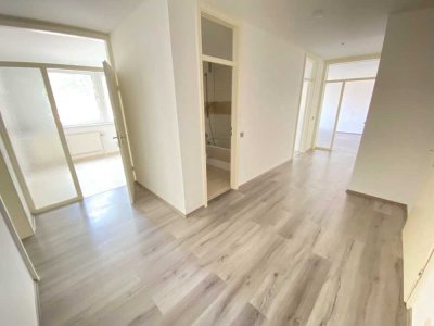 Neuwertige 3-Zimmer Wohnung mit Loggia