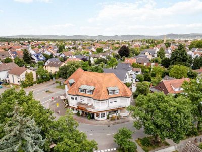 Aussergewöhnliche, lichtdurchflutete Dachgeschosswohnung sucht liebevolle Eigentümer