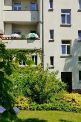 Schicke 2-Rwhg.*Südbalkon*Tageslichtbad*große Küche*Speisekammer*san. Altbau*