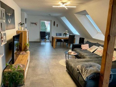 Neuwertige DG-Wohnung mit vier Zimmern sowie Balkon und Einbauküche in Bretzfeld