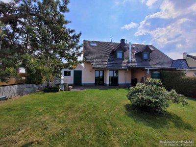 Provisionsfrei für Käufer & sofort bezugsfertig...   Haus mit Einbauküche, Garage, Kamin u.v.a.m.