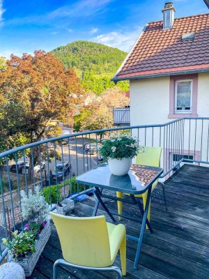 Zentrumsnahe 2-Zimmer-Dachgeschosswohnung mit Balkon, Garage und Einbauküche