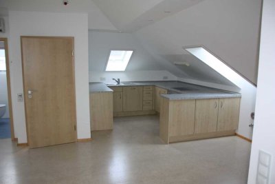Großzügige 2-Raum-Dachgeschosswohnung mit Klimaanlage in Kleinaitingen