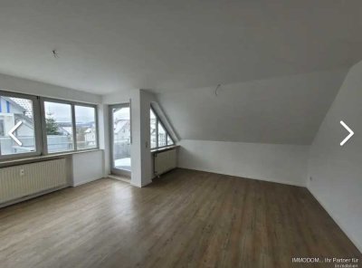 Attraktive 3-Zimmer-Dachgeschosswohnung mit EBK in Wilkau-Haßlau