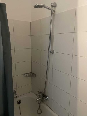 Zwischenmiete für möblierte 1 Zimmer Wohnung mit Balkon (nur weibliche Bewohner)