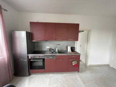 Stilvolle, vollständig renovierte 1,5-Zimmer-Wohnung mit Einbauküche in Berlin Steglitz