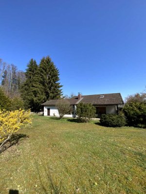 Besonderer Bungalow mit großem Grundstück in Traumlage – Sanierungsobjekt oder Neubauchance