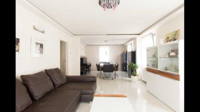 Helle 4,5-Zi.-Wohnung mit EBK und Balkon in Esslingen