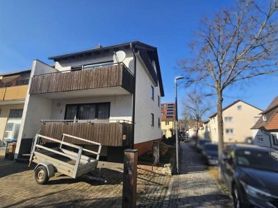 * Gemütliches REH mit drei Balkonen *