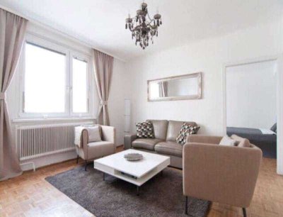Attraktive und vollständig renovierte 2-Zimmer-Wohnung mit EBK in Feucht