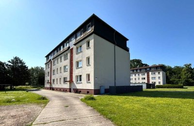 Familienfreundliche Eigentumswohnung mit Einbauküche, 2x Balkonen und 2x Garagen in Löberitz