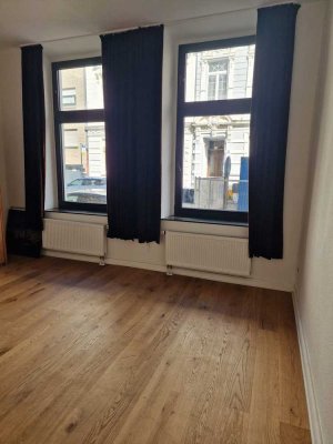 Helle und gemütliche Singlewohnung im Erdgeschoss mit Terasse / Garten am Schillerplatz in MG