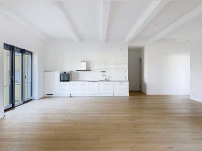 Großzügiges Wohnen im historischen Gebäude nahe Europa-City: Bezugsfreie Loft-Wohnung mit Balkon!