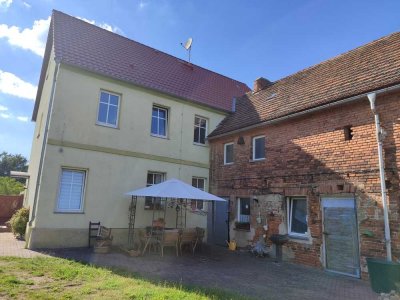 PROVISIONSFREI-2-Familienhaus und 230 qm NF, 
200 m² Wohnfläche + 5 Garagen, Garten, 7,5% Rendite